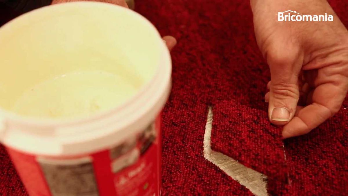 Moqueta con un agujero