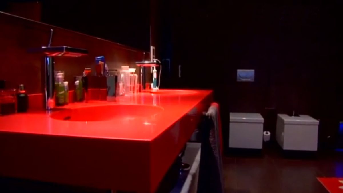 Vivienda domotizada y de diseño baño