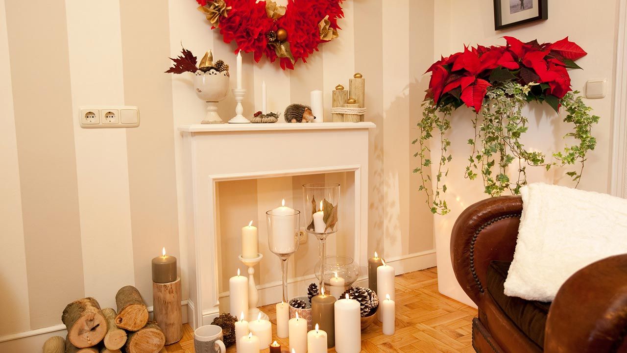 Decoración de Navidad: Chimenea y corona navideña p18