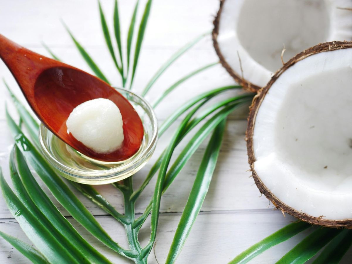 El aceite de coco tiene múltiples beneficios.