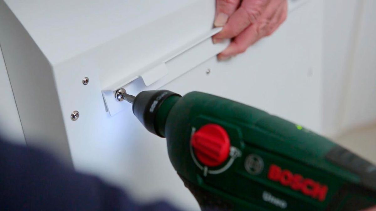 Colocar un calefactor toallero en el baño paso 2