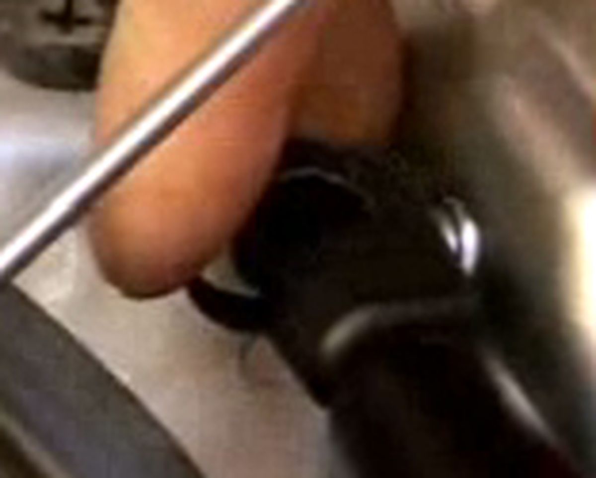 Cambiar el muelle neumático del maletero p6