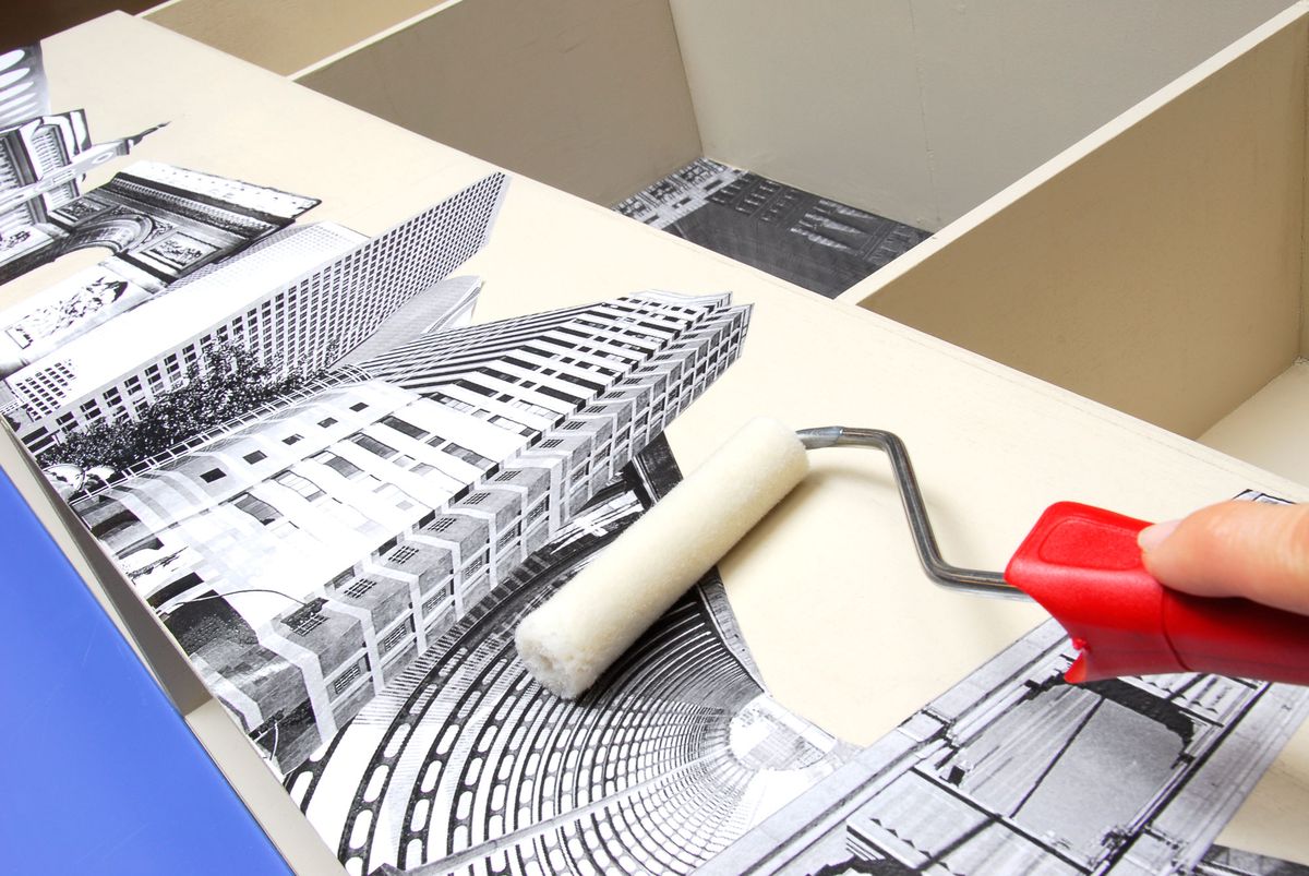 Mesa de centro decorada con la técnica collage paso 7