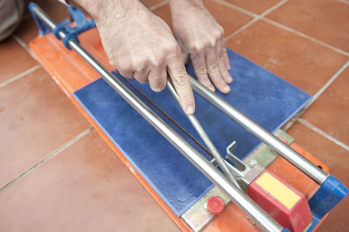 Cómo cortar baldosas y azulejos paso 2