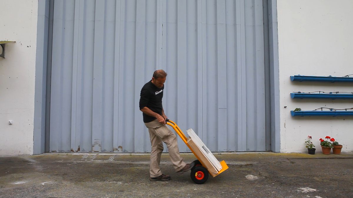 Cambiar ruedas a carretilla de mano de almacén paso 7