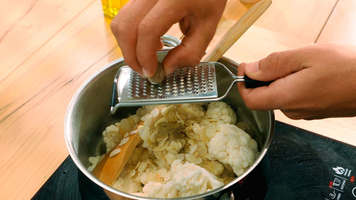Crema de coliflor y almendras   Paso 3