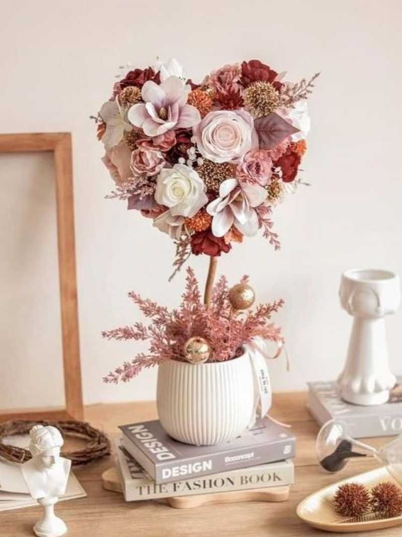 Centro de mesa con flores secas para San Valentín.