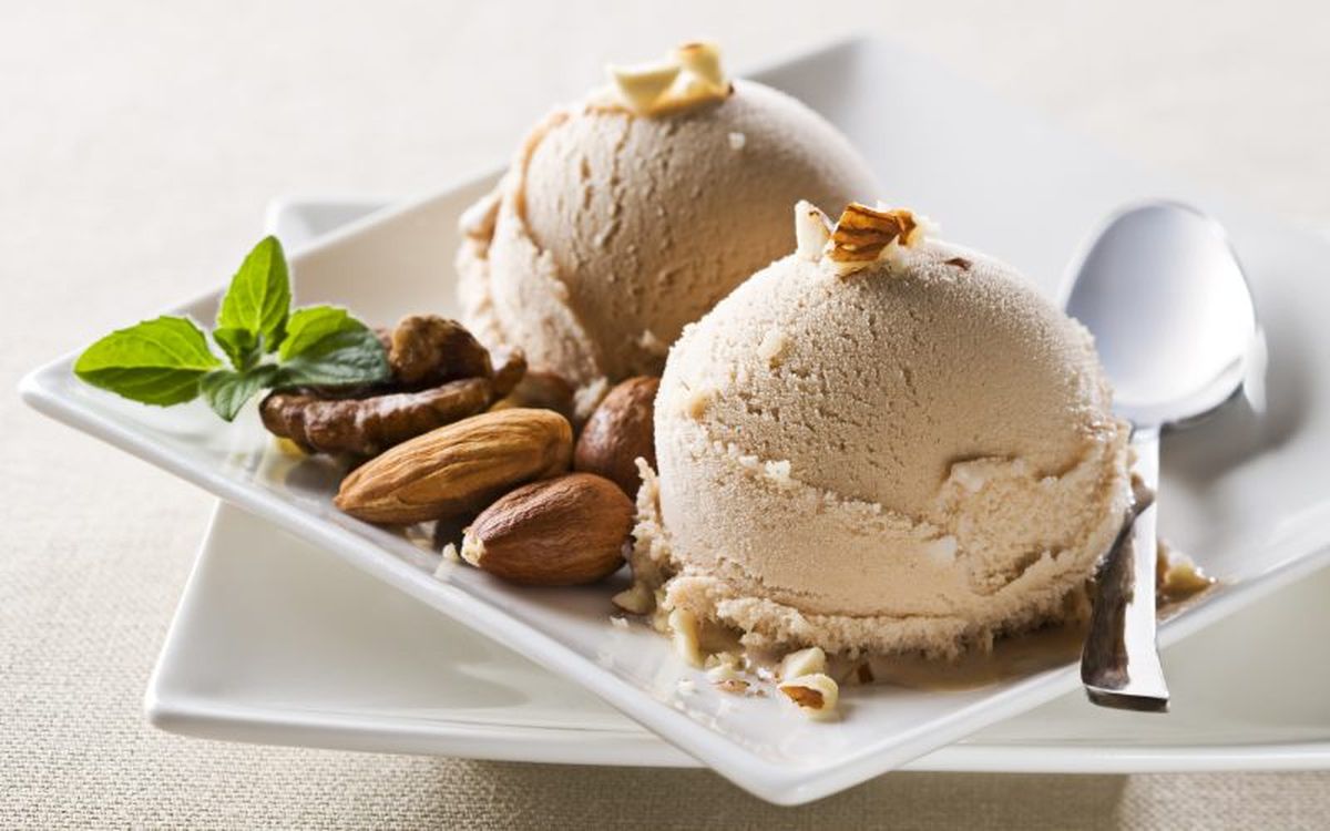 Helado de almendras, ideal para acompañar postres de chocolate