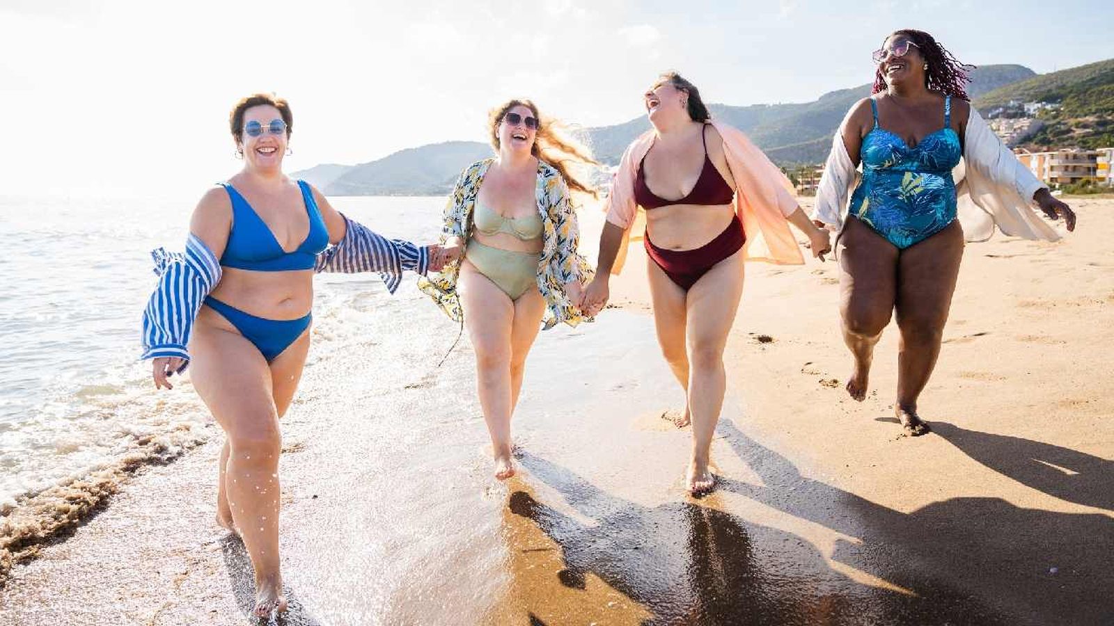 Mujeres curvy en la playa