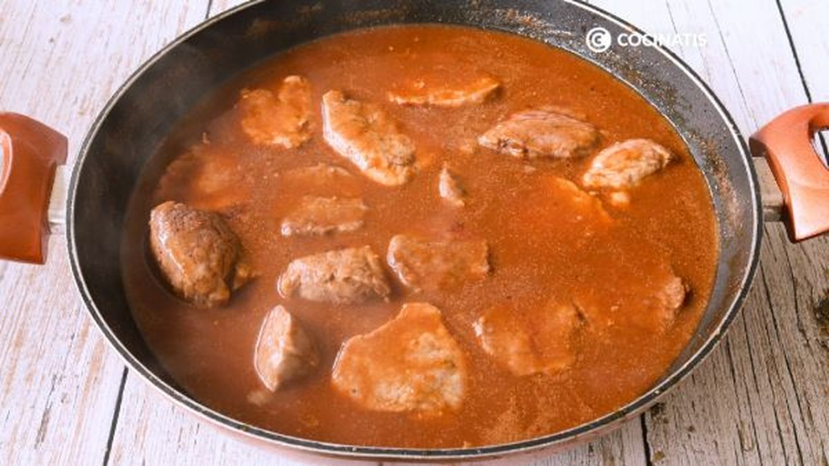 Cocinamos el solomillo en la salsa