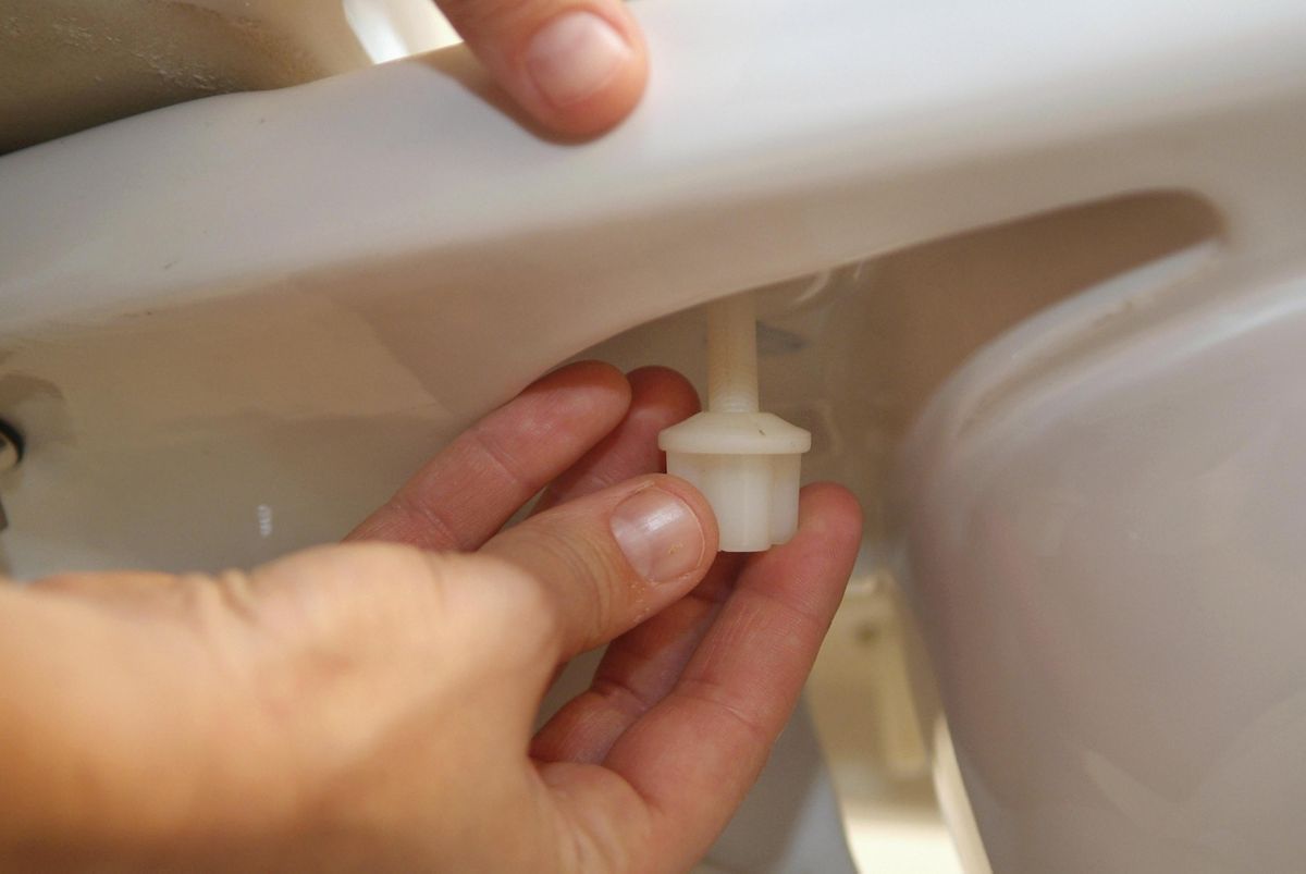 brico 0509 1 colocar tapa inodoro decorativa paso 1