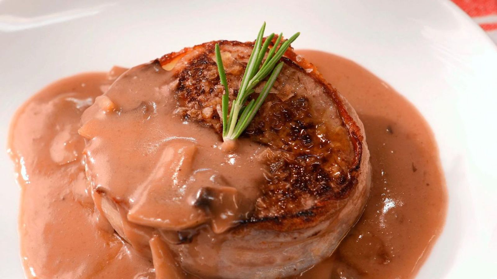 Solomillo con salsa de champiñones