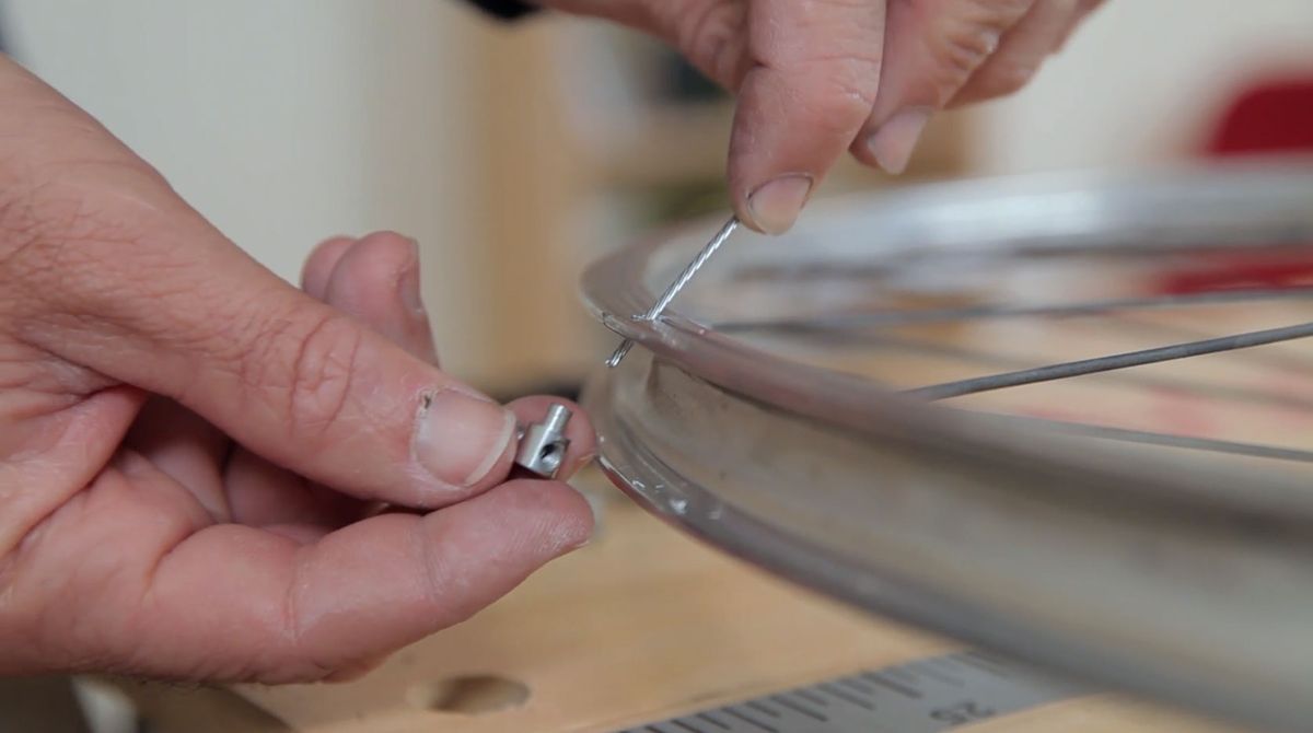 Árbol de Navidad con llanta de bicicleta paso 3