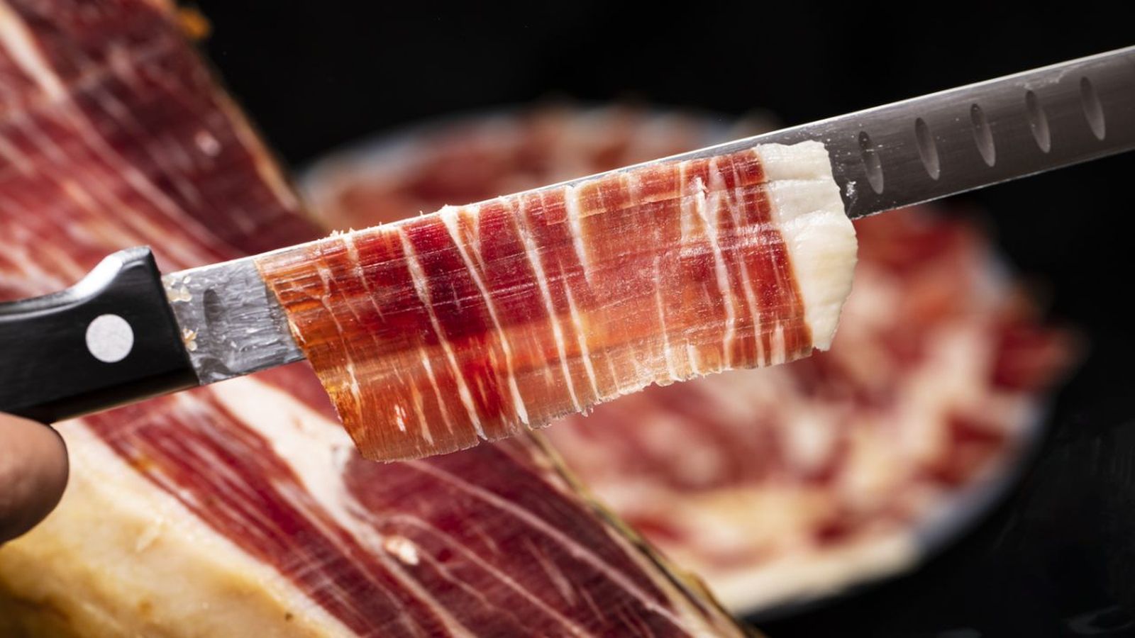 Apunta estos consejos para saber en qué fijarte para comprar un buen jamón