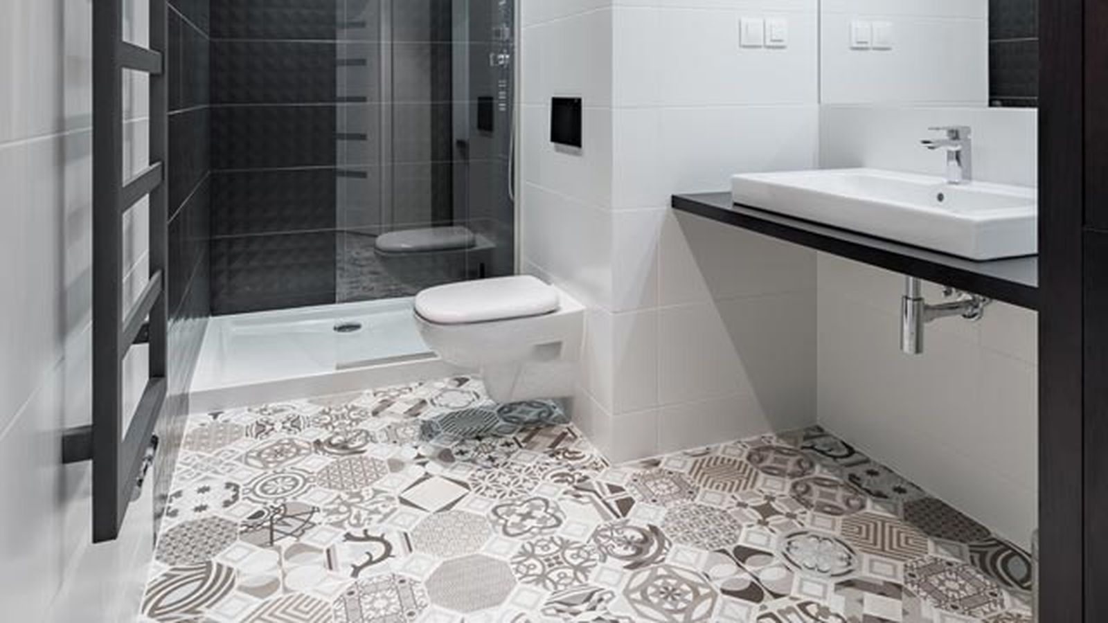 decorar bano pequeno baldosa hidraulica