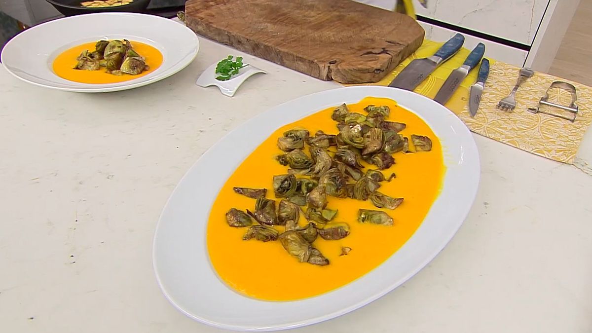 KARL66710320 alcachofas salteadas con crema de calabaza receta karlos arguinano paso4