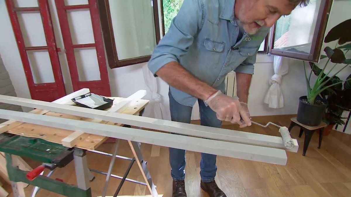 Como hacer un perchero de pared con listones de madera paso 3