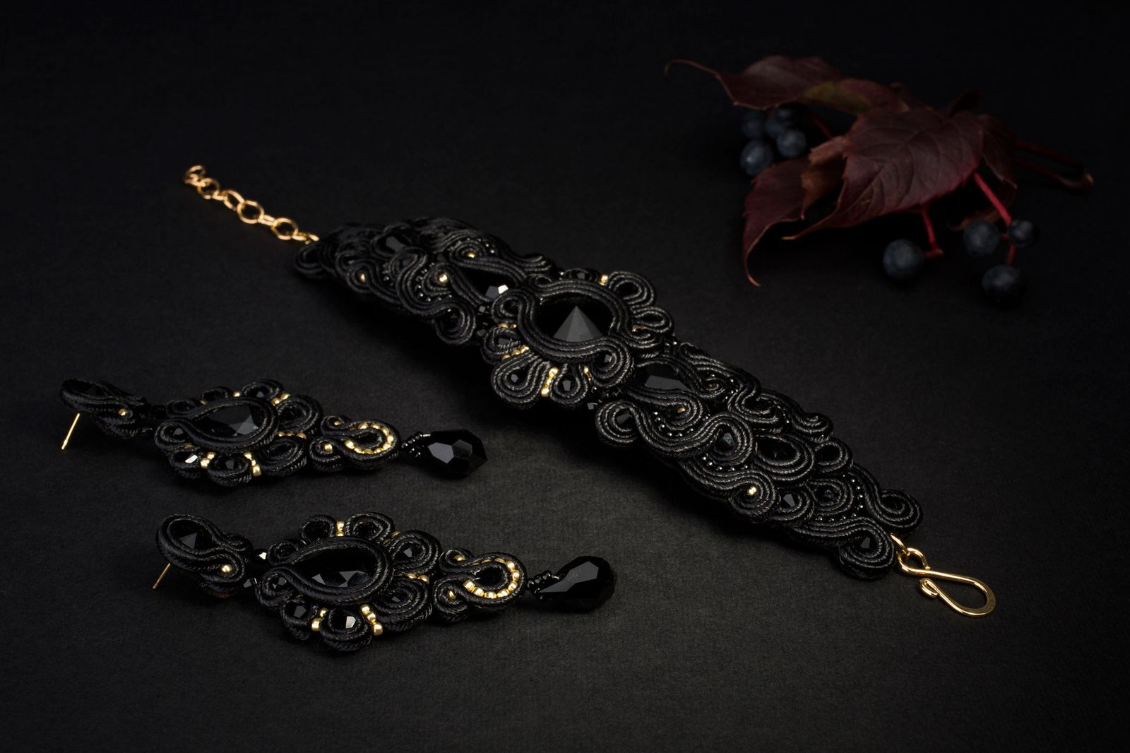 Aprende la técnica de soutache 1