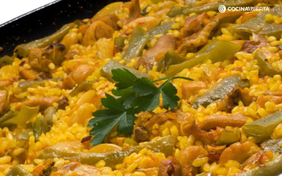 La paella es el plato más representativo de la cocina española, según el CIS