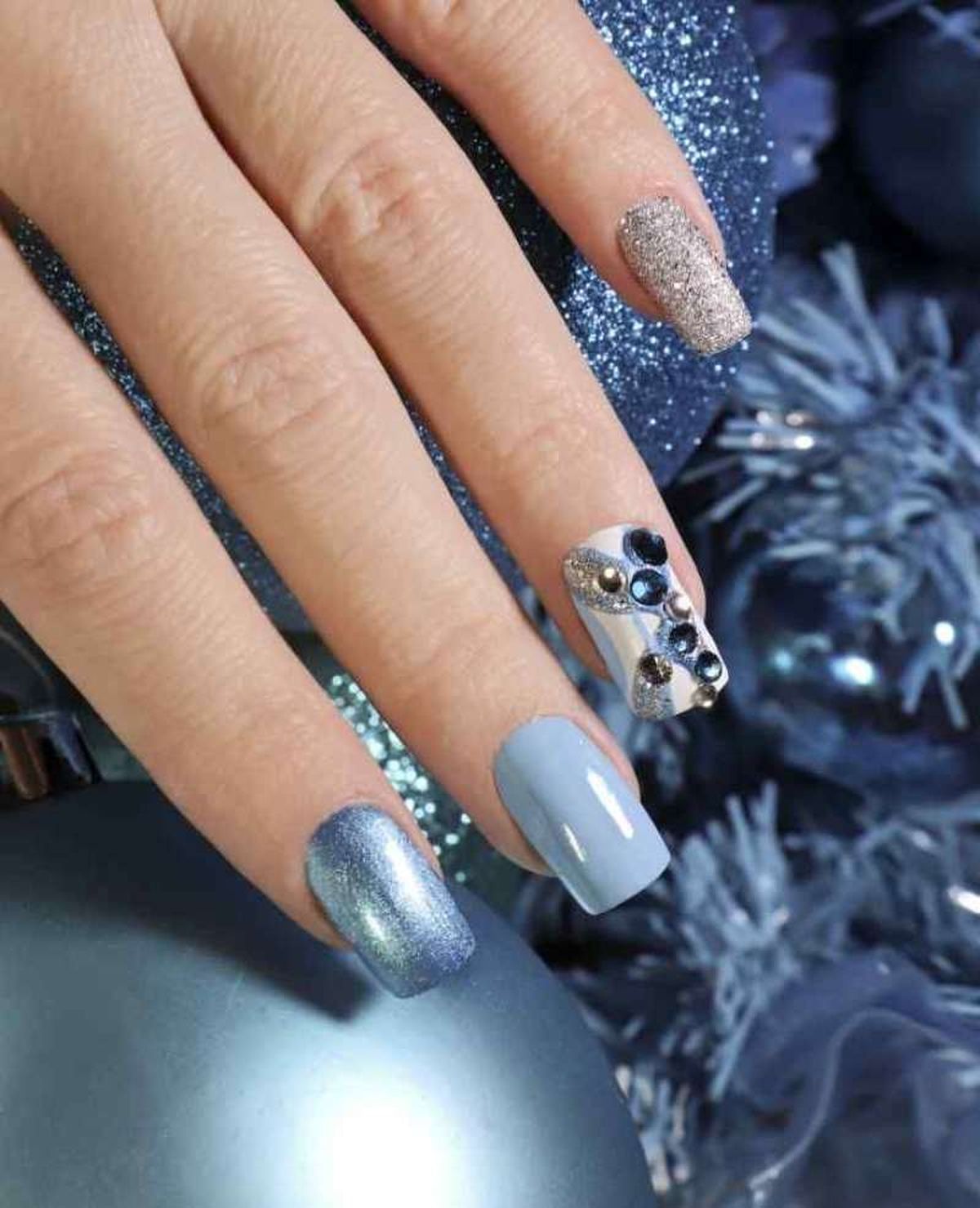 Uñas de Navidad en tonos azules