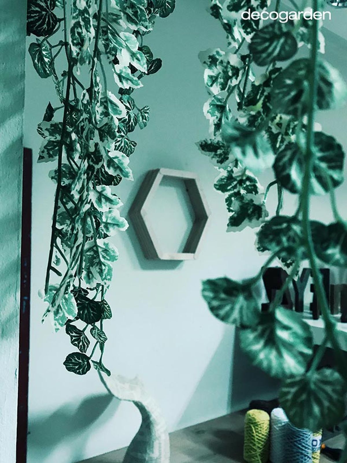 estanterias con palos de polo v