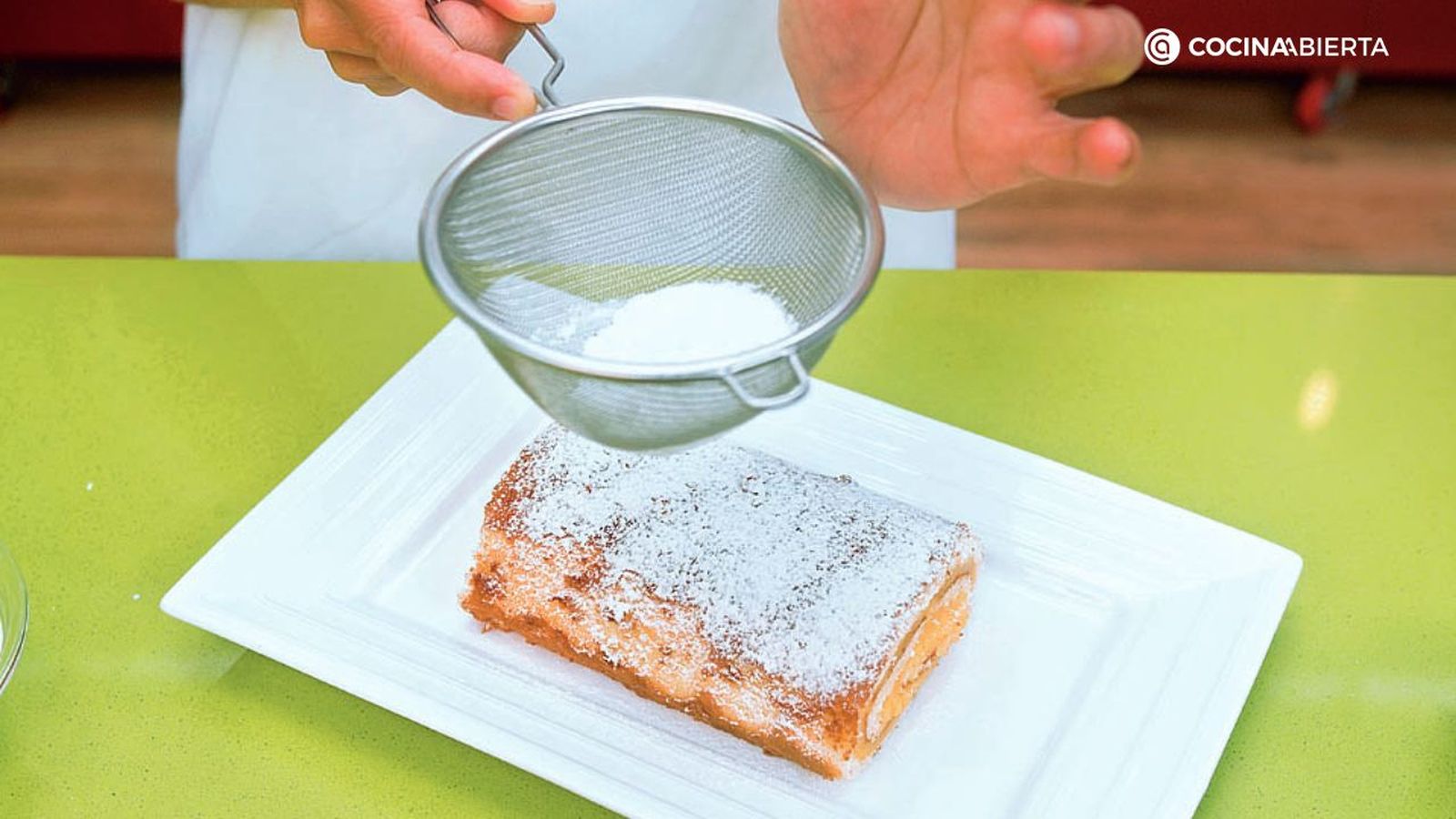 Aprende a espolvorear azúcar glas en tus postres de una forma muy sencilla