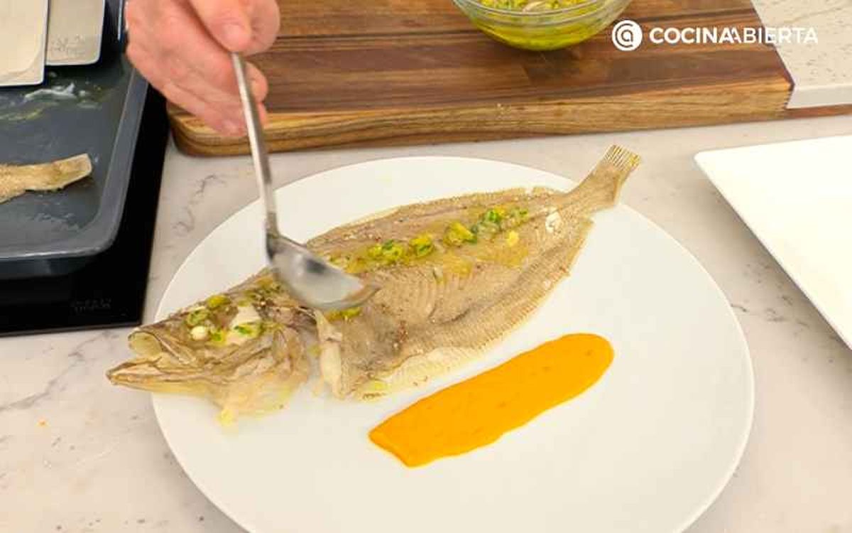 Sirve el gallo al horno