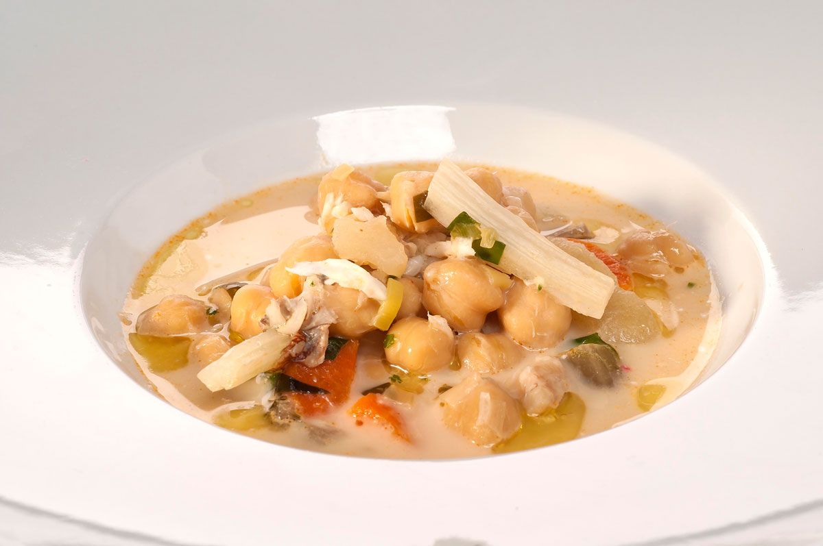 1251 Garbanzos cocidos con morralla (435) xl