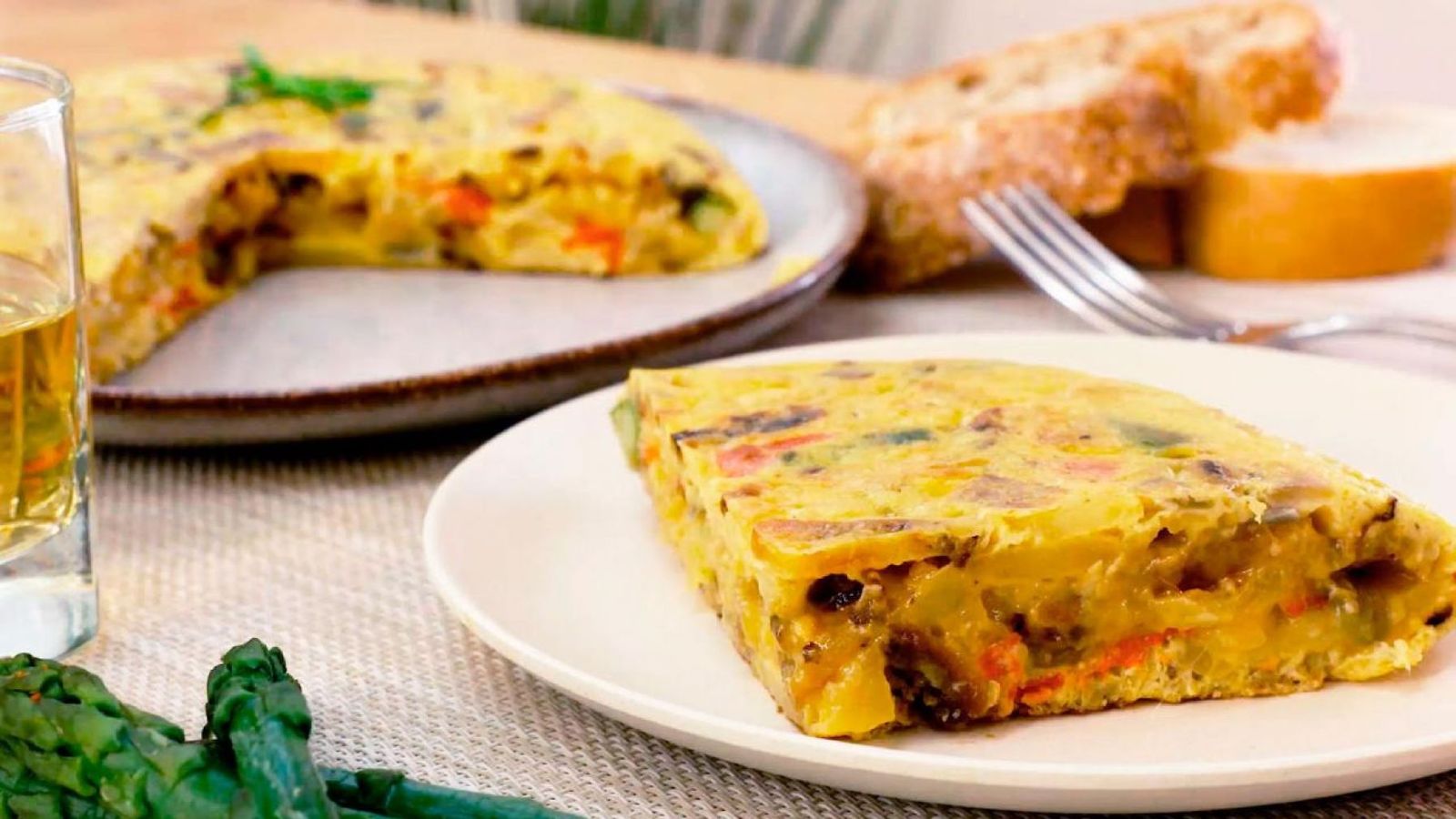 Receta de tortilla de patata con espárragos trigueros