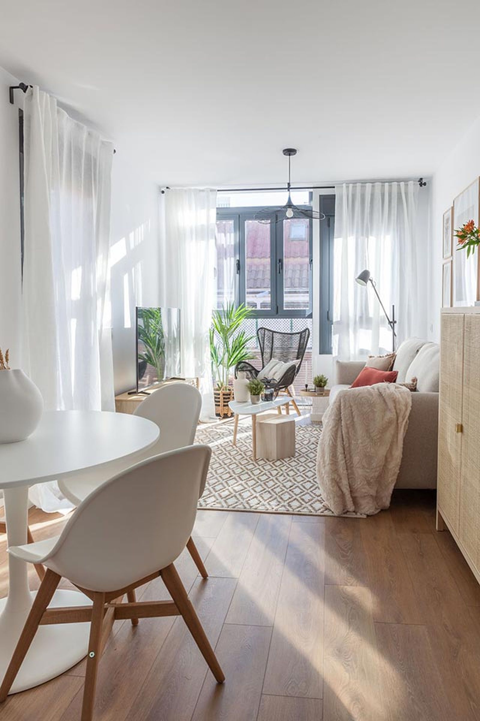 Soluciones para decorar y distribuir un salón pequeño 2