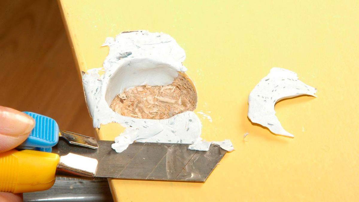 Arreglar la bisagra de los muebles de la cocina paso 4