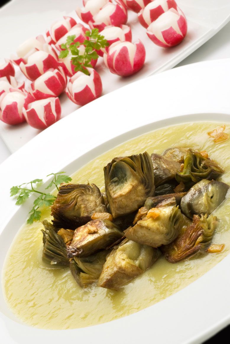 Alcachofas salteadas con puré de puerro y patata