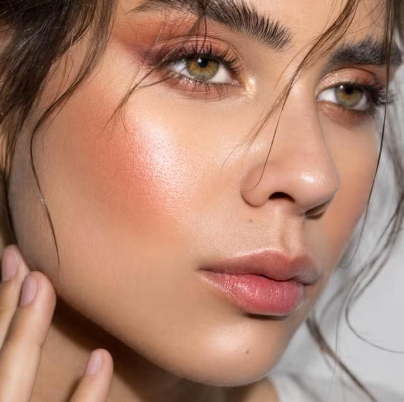 Difumina correctamente el colorete para crear un efecto más natural