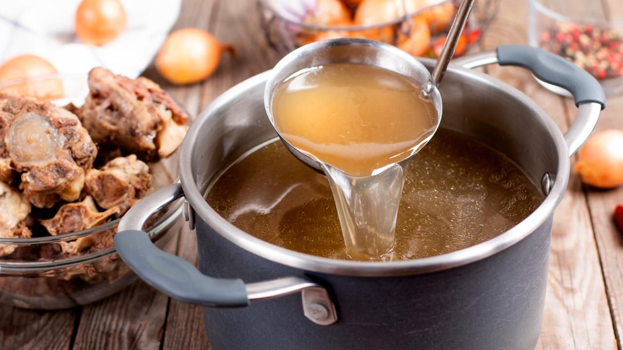 receta caldo de huesos
