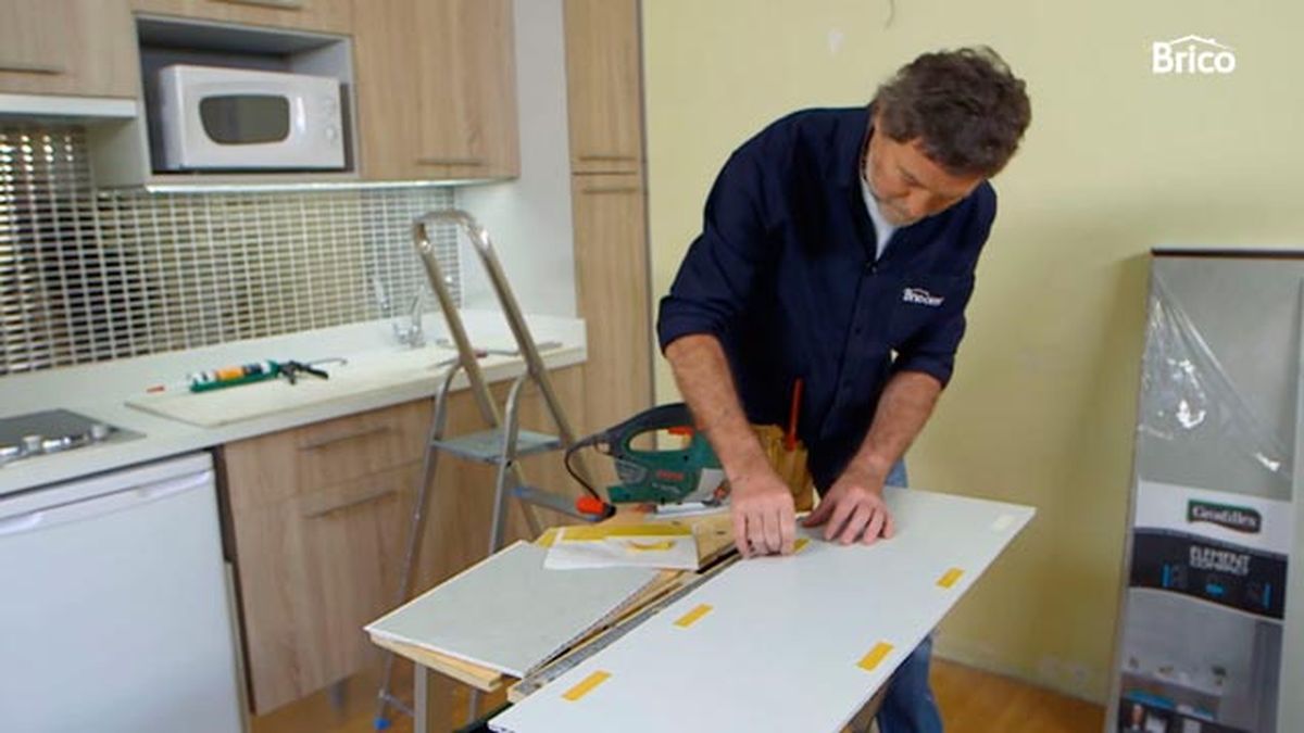 Cómo colocar revestimiento de pared de PVC paso 5