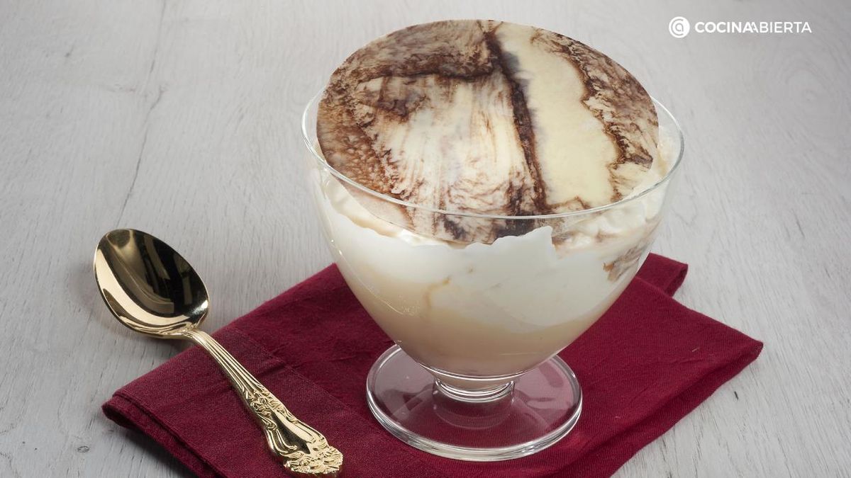 Joseba Arguiñano elabora la copa Eva, creación de su tía, Eva Arguiñano