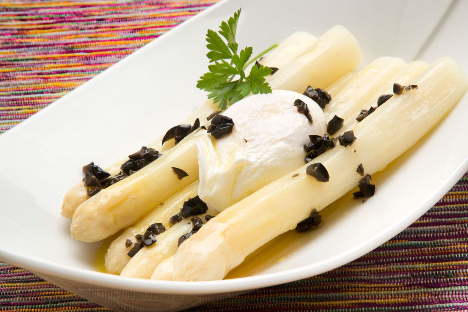 5365 1 Espárragos blancos con huevos escalfados (749) xl