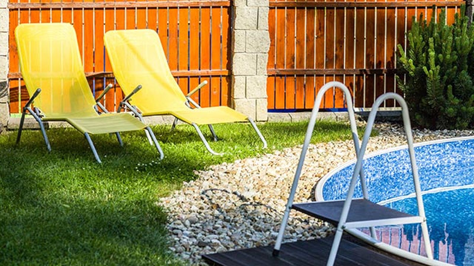 Consejos para decorar jardines con piscina 4