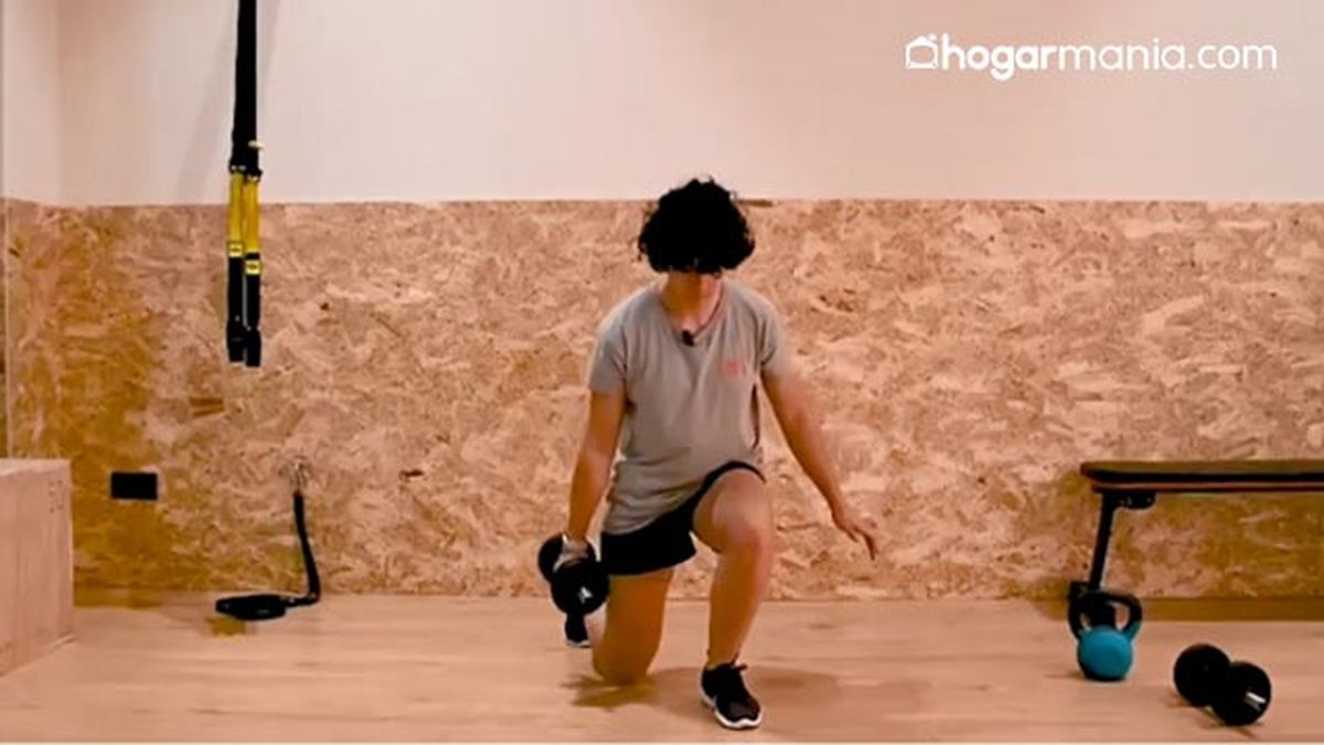 como entrenar durante el embarazado guia de ejercicios zancada mancuerna