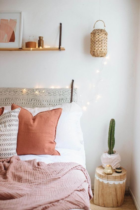 5 dormitorio blanco mesilla tronco blog lovin