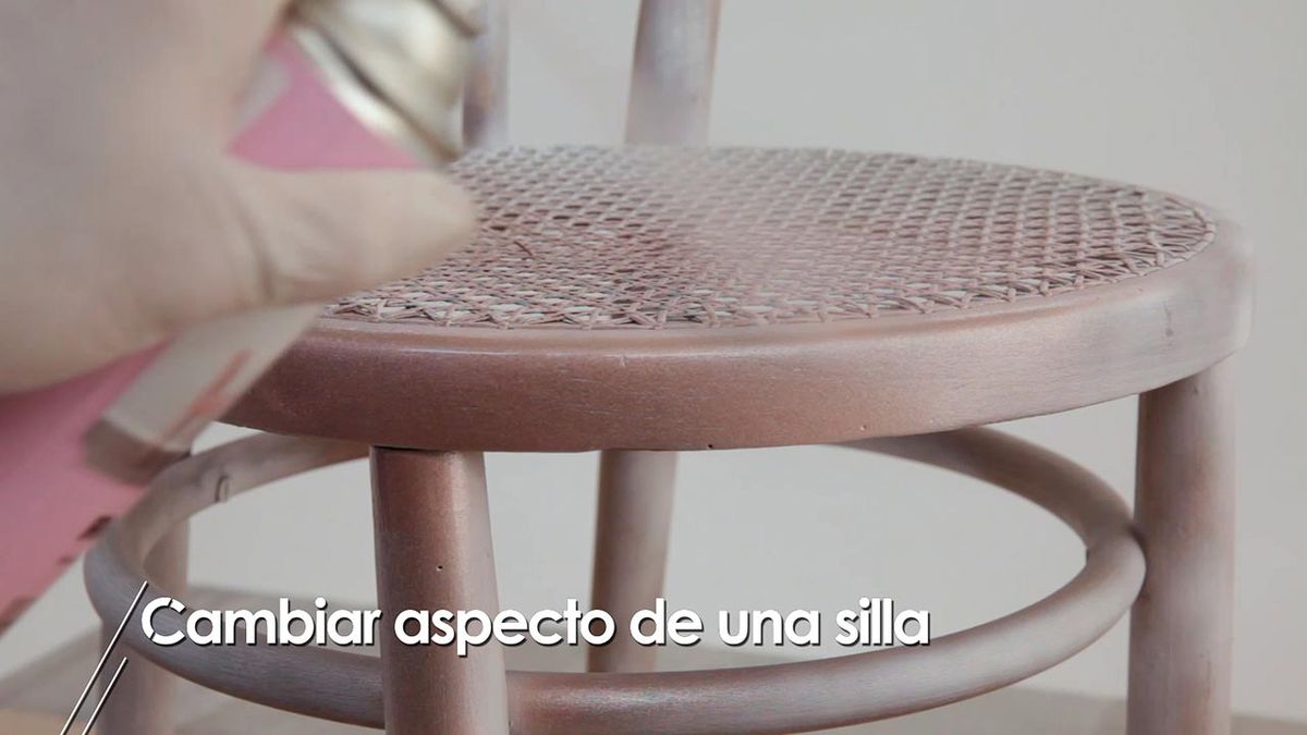 Cómo cambiar el aspecto de una silla de madera paso 4