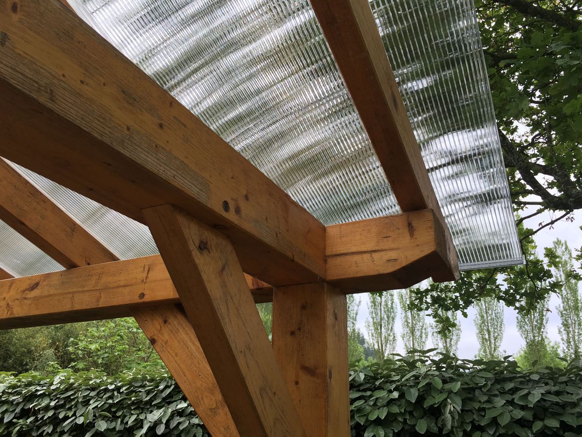 Instalar una cubierta de policarbonato celular paso 11