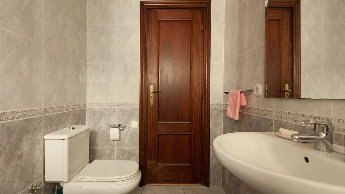 Deco746 cuarto de baño en blanco y negro elegante y luminoso antes 1