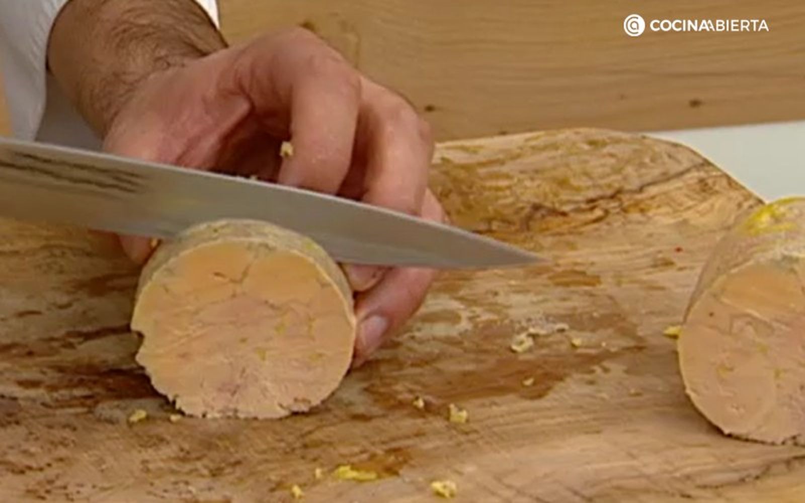 Sirve el foie gras en terrinas individuales