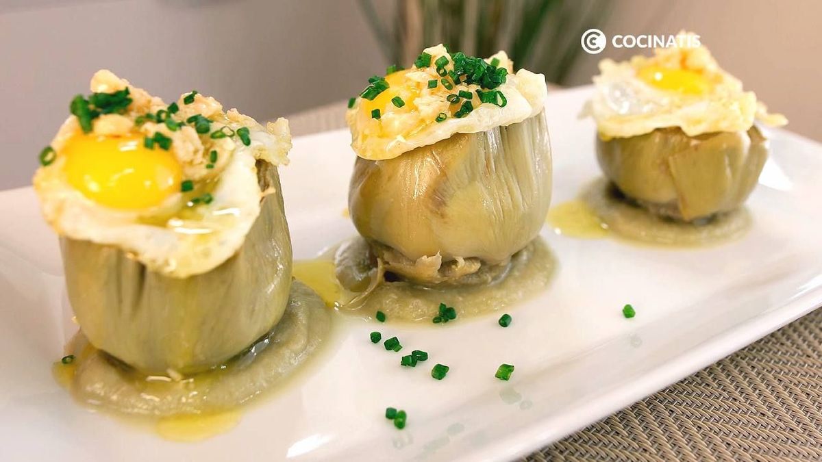 Alcachofas con huevos de codorniz