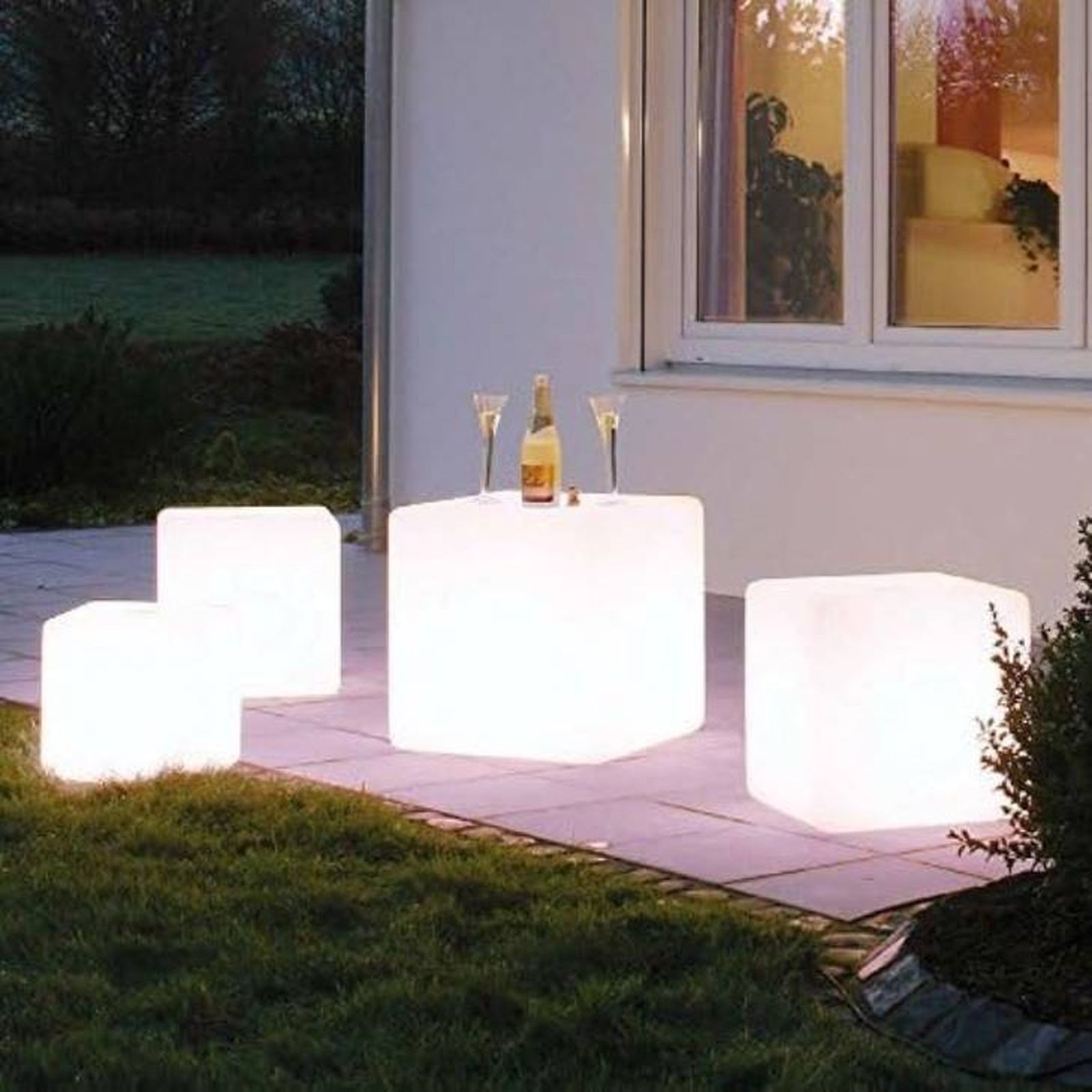 Iluminación exterior creativa 13