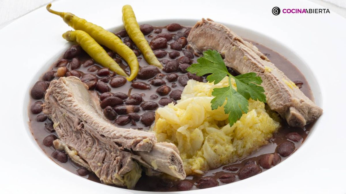 alubias con berza y costilla