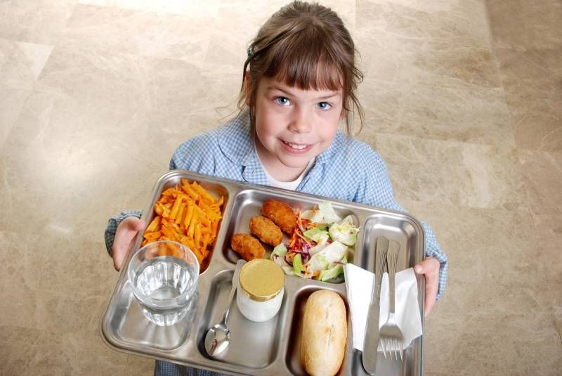 Exceso de hidratos de carbono y postres dulces en los menús escolares