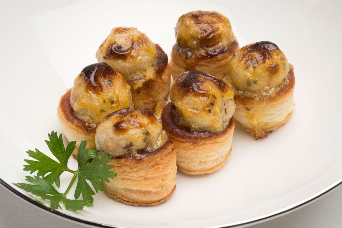 5645 1 Mini volovanes de champiñones con salsa holandesa (1030) xl