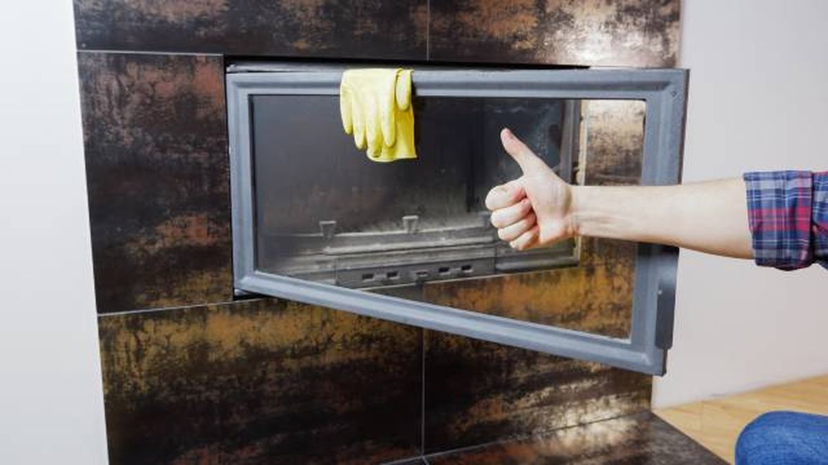 como limpiar el cristal de la chimenea el truco que lo dejara como nuevo